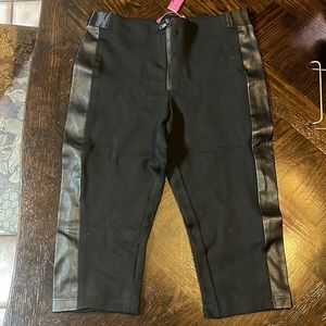 Alice & Olivia leather crop shorts pants bike short